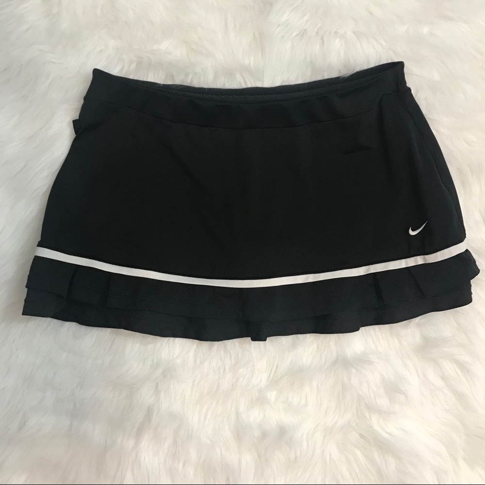 Women’s Black Nike tennis skirt large